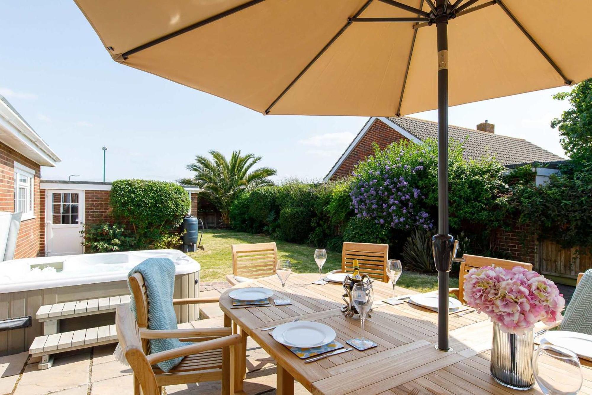 Beach House For 10 With Hot Tub & Garden West Wittering Exterior foto